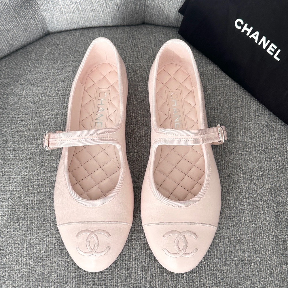 CHANEL CC LOGO PINK LEATHER MARYJANE BALLET FLATS SHOES SILVER BUCKLE 38